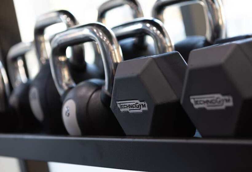 Отель Hampton By Hilton Ashford International