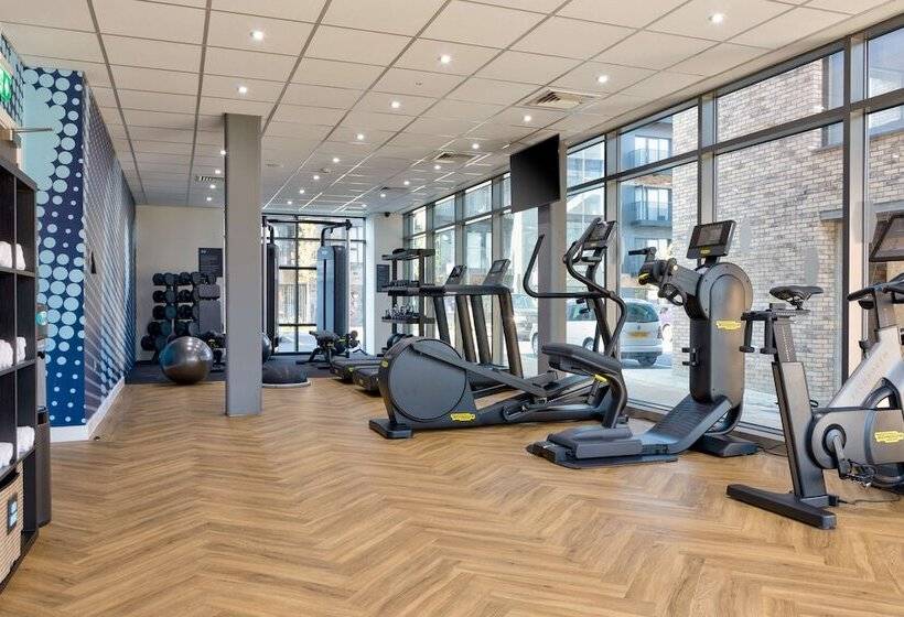 Отель Hampton By Hilton Ashford International