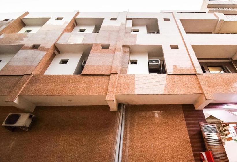 ホテル Oyo 44130  Devi Palace Inn