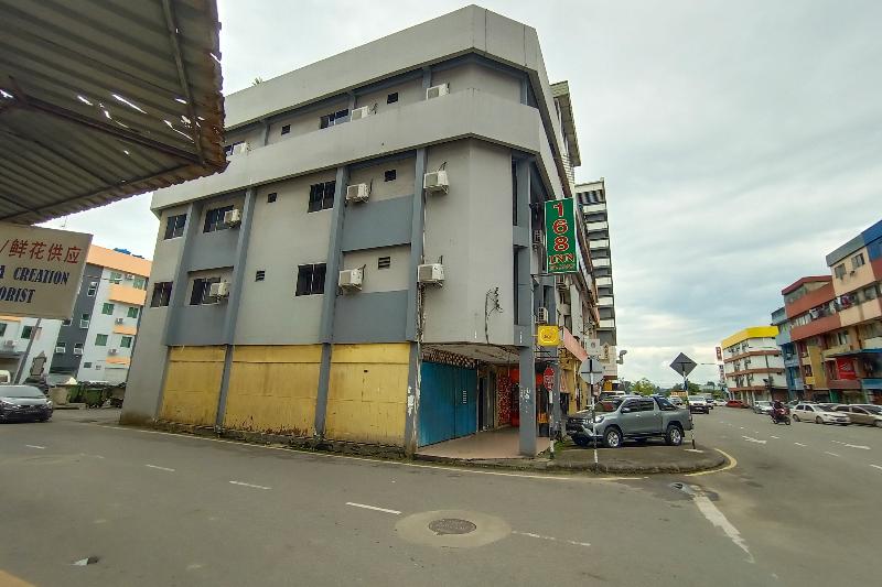 فندق Oyo 90185 168 Inn