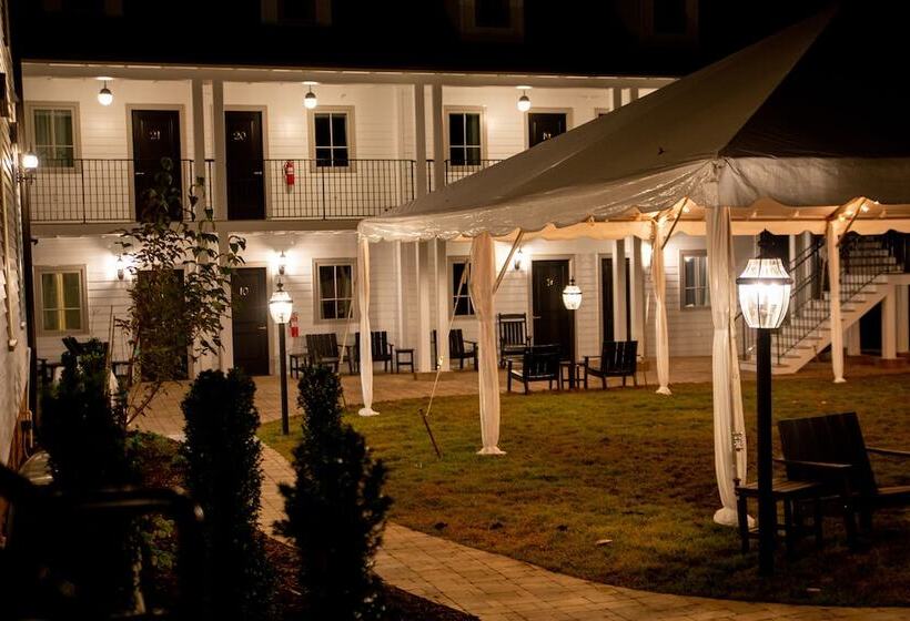 Отель The Colonial Inn