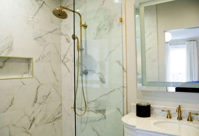 Отель The Colonial Inn