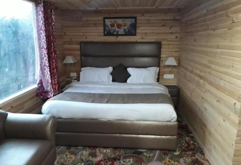 Hotel Maharaja Resort Patnitop