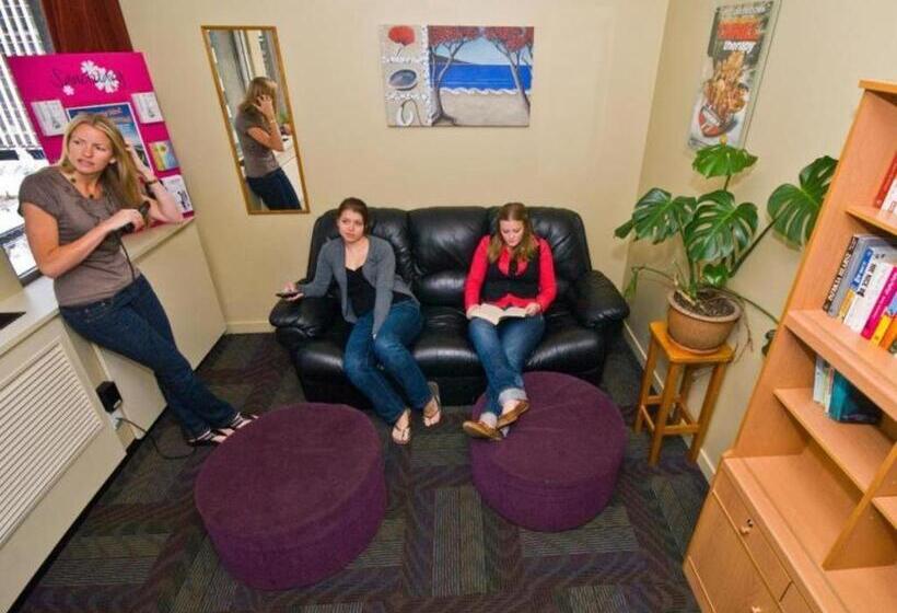 ユースホステル Base Auckland