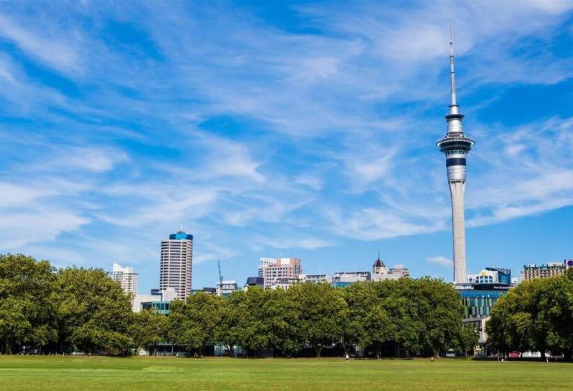 هاستل Base Auckland