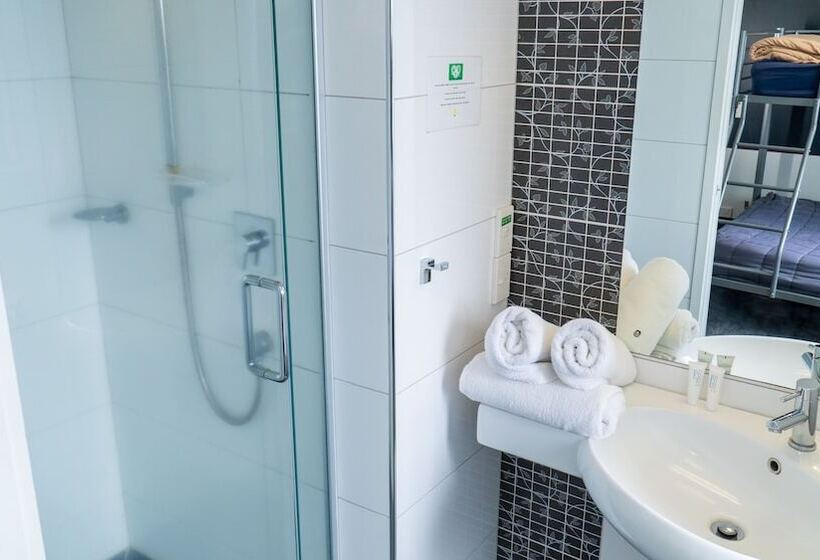 ユースホステル Based By The Lake