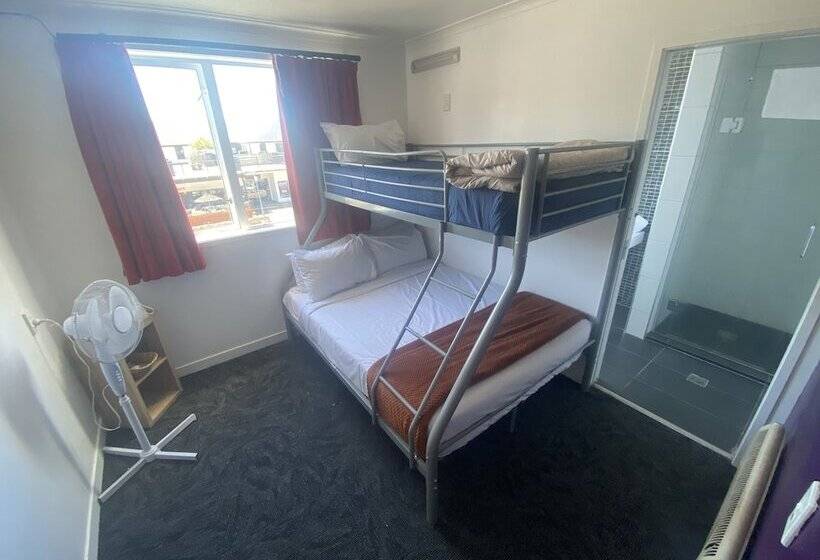 ユースホステル Based By The Lake