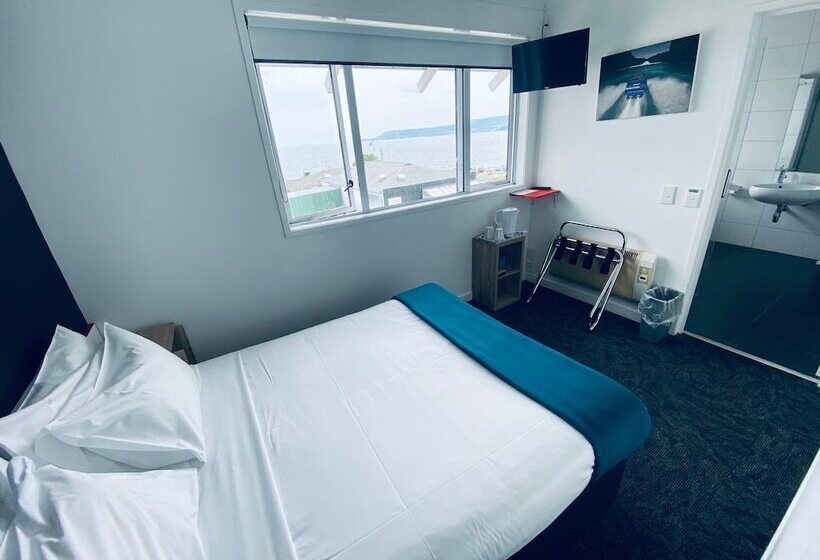 ユースホステル Based By The Lake