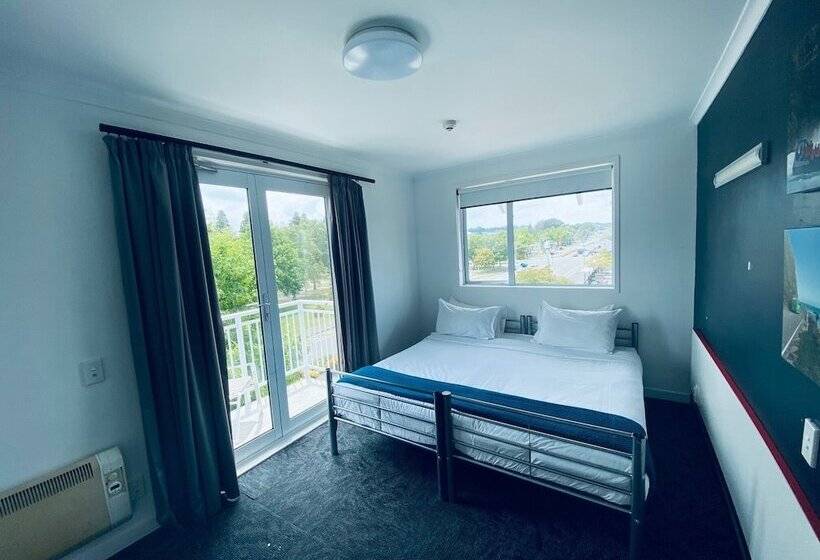 ユースホステル Based By The Lake