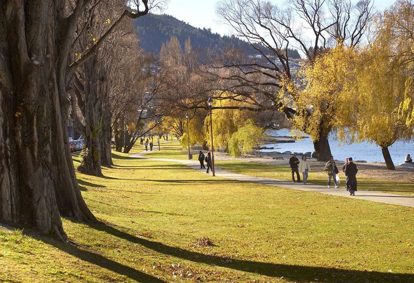 Отель Esplanade Queenstown By Staysouth