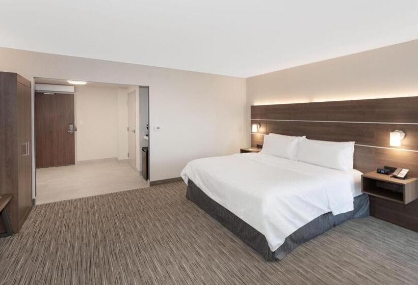 Holiday Inn Express Hotel & Suites Ottawa Airport, An Ihg