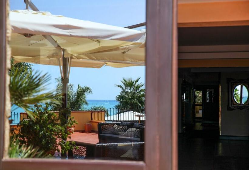 فندق Baia Di Ulisse Wellness & Spa