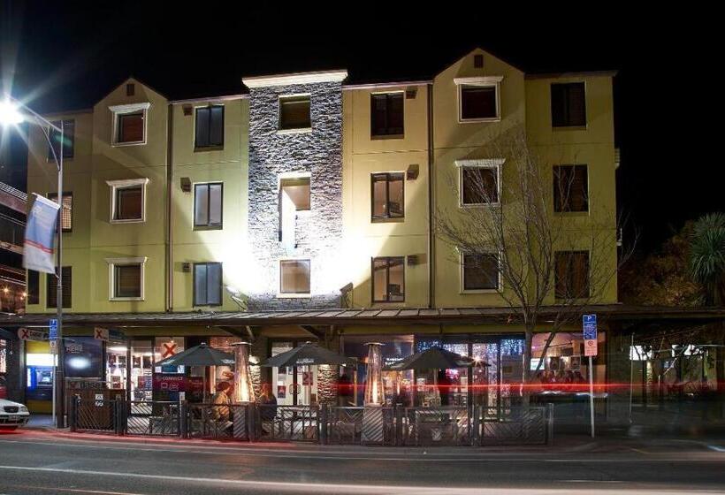 בית מלון כפרי Base Backpackers Queenstown