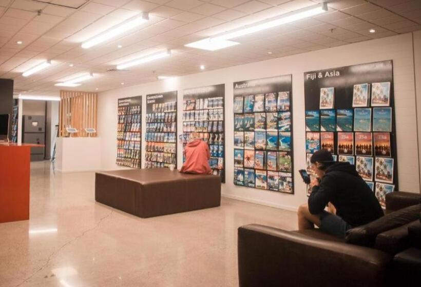 Отель Base Backpackers Queenstown