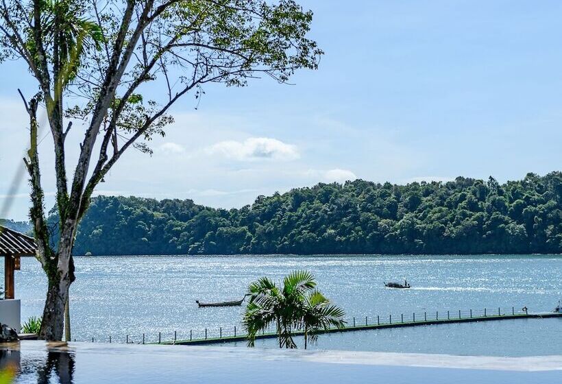 בית מלון כפרי Chandara Resort & Spa Phuket