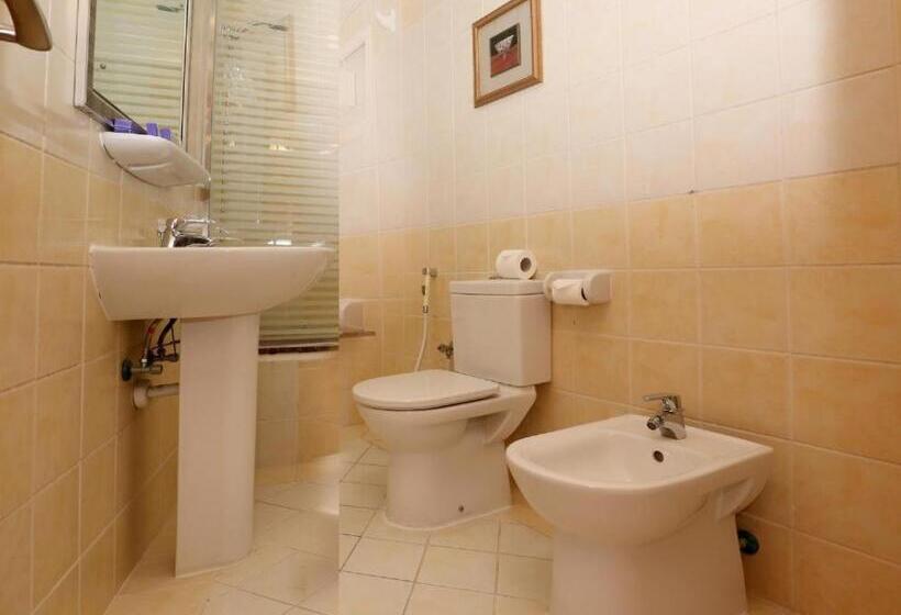 هتل Clifton International