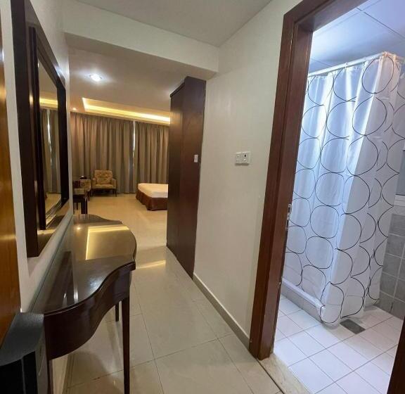 هتل Clifton International