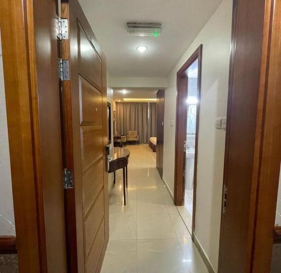 هتل Clifton International