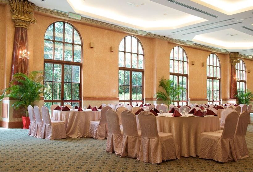 בית מלון כפרי Colmar Tropicale