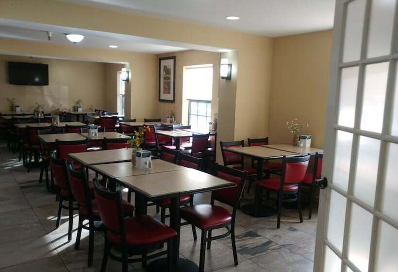 Отель Comfort Inn Airport