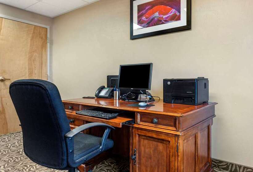 בית מלון כפרי Comfort Inn At Convention Center