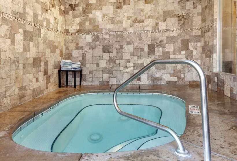 בית מלון כפרי Comfort Inn At Convention Center