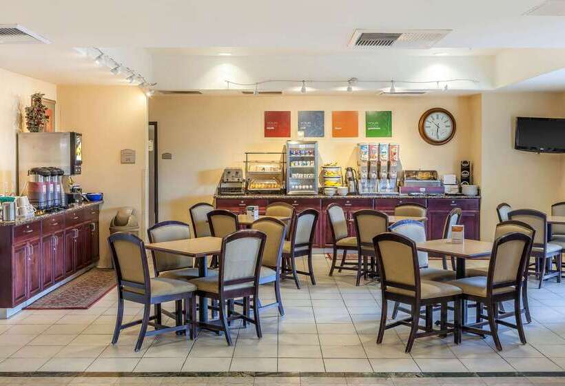 Отель Comfort Inn & Suites Airport Convention Center