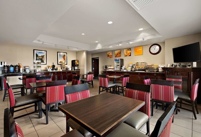 Отель Comfort Inn & Suites Airport Convention Center