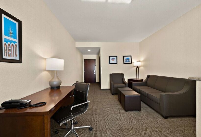 Отель Comfort Inn & Suites Airport Convention Center