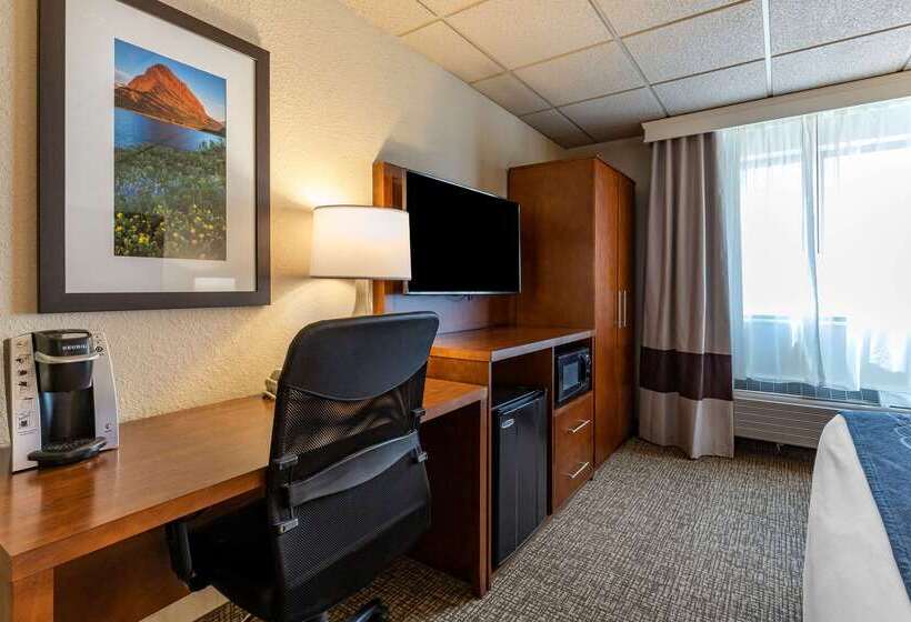 Отель Comfort Inn & Suites Gateway To Glacier National Park
