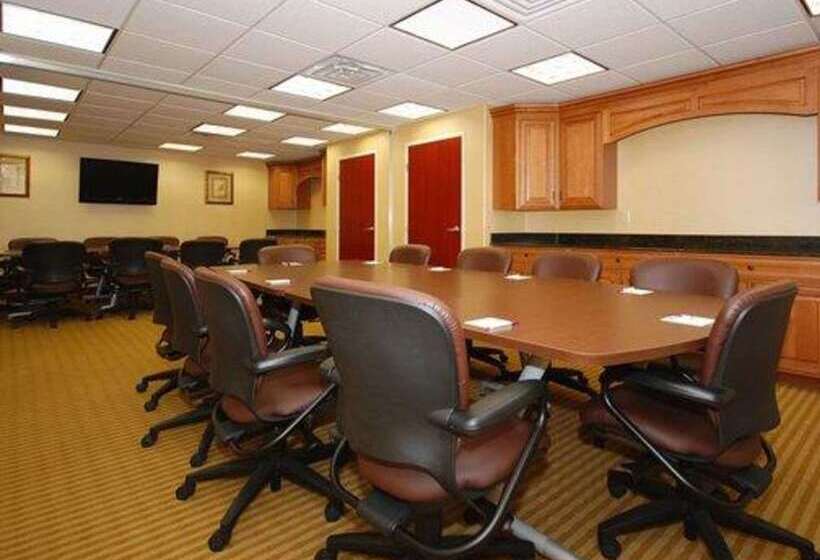 Отель Comfort Suites Airport