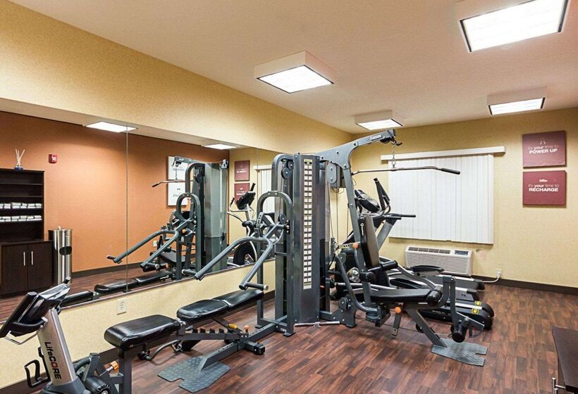 Отель Comfort Suites Airport