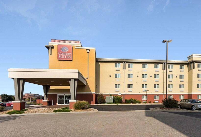 Отель Comfort Suites Airport