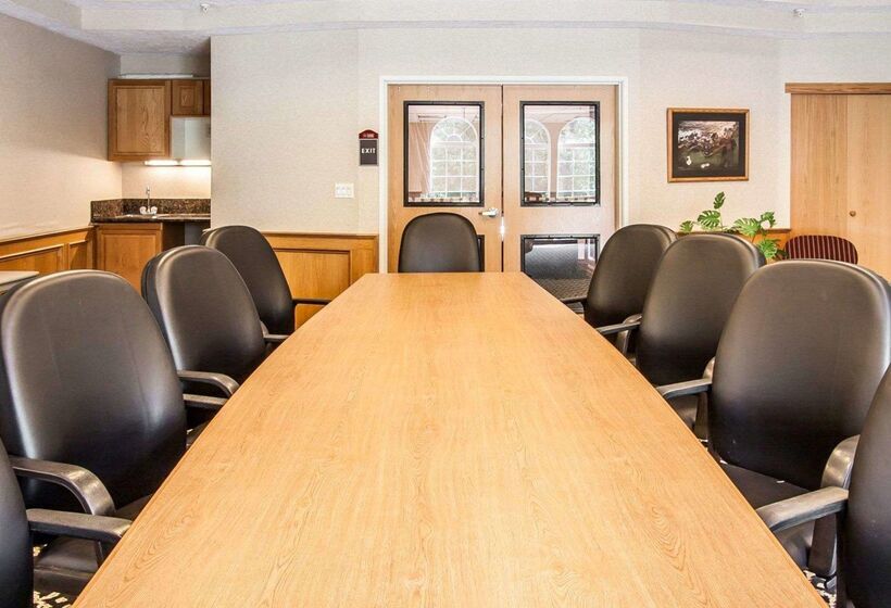 فندق Comfort Suites