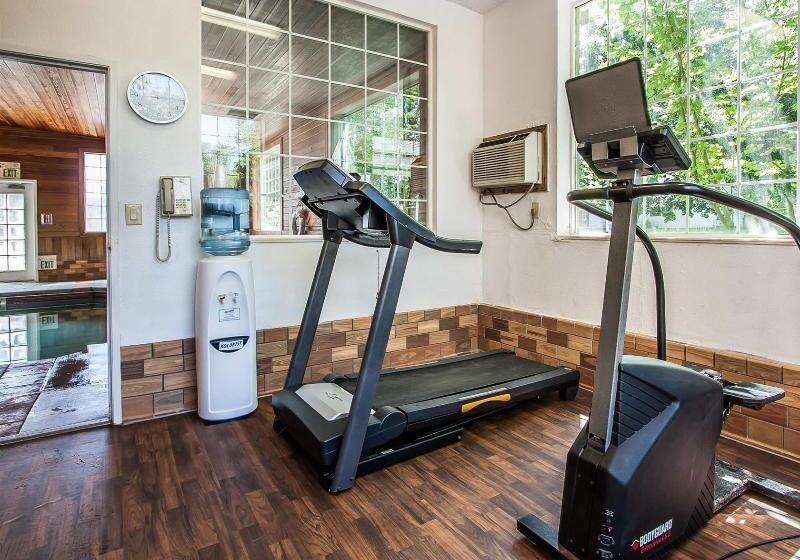 فندق Comfort Suites