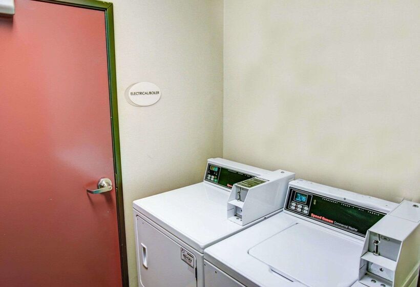 Отель Comfort Suites Pittsburgh Airport