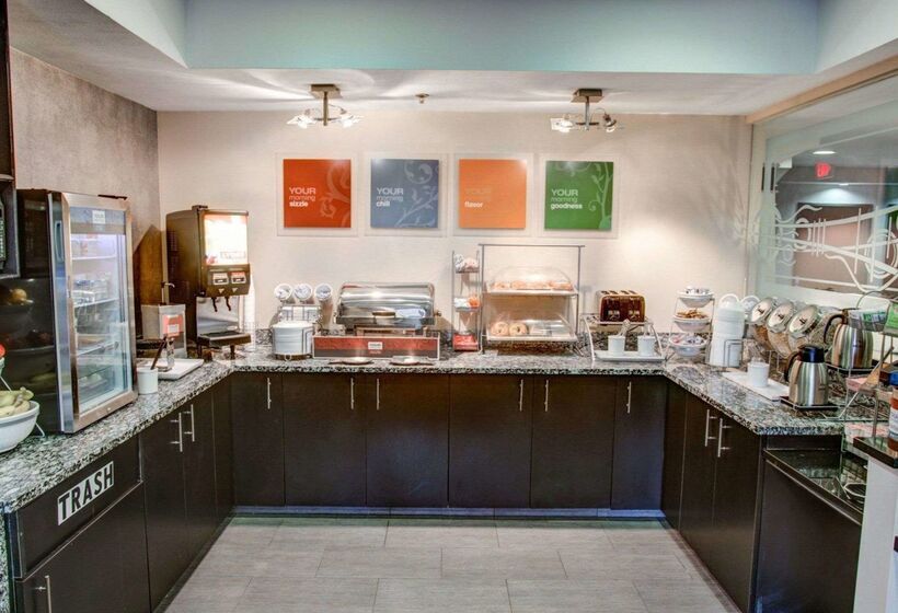 Отель Comfort Suites Pittsburgh Airport