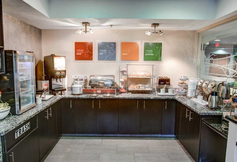 Отель Comfort Suites Pittsburgh Airport