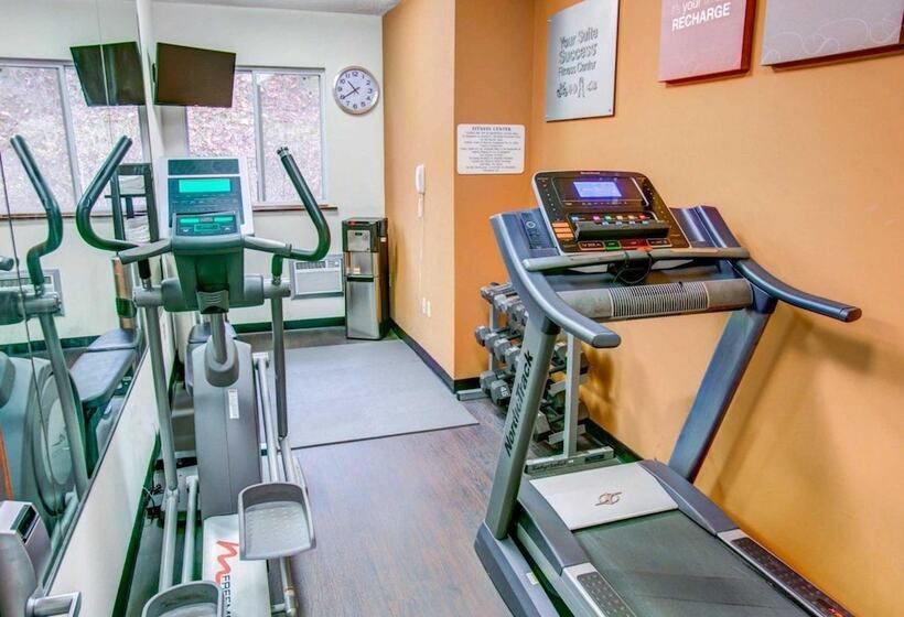 Отель Comfort Suites Pittsburgh Airport