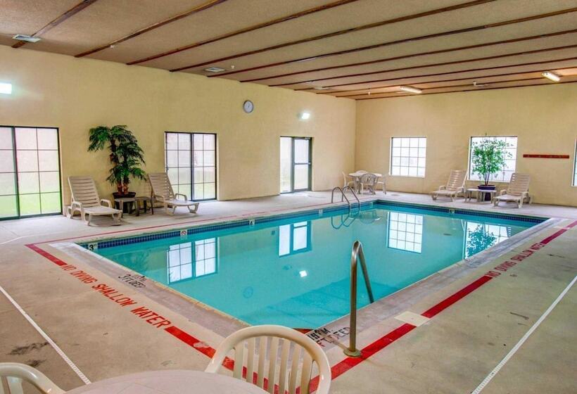 Отель Comfort Suites Pittsburgh Airport