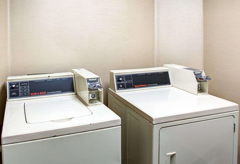 فندق Comfort Suites