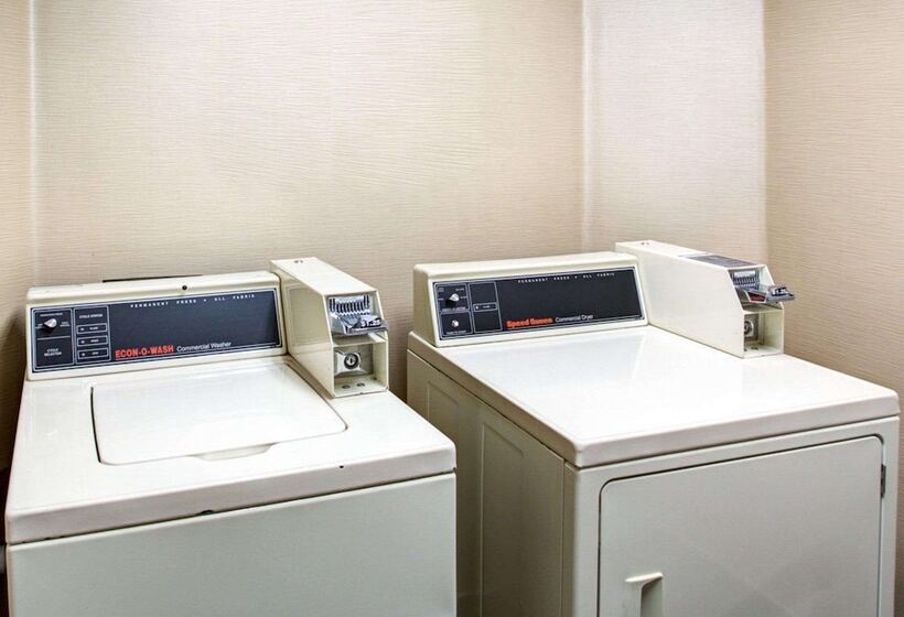 فندق Comfort Suites