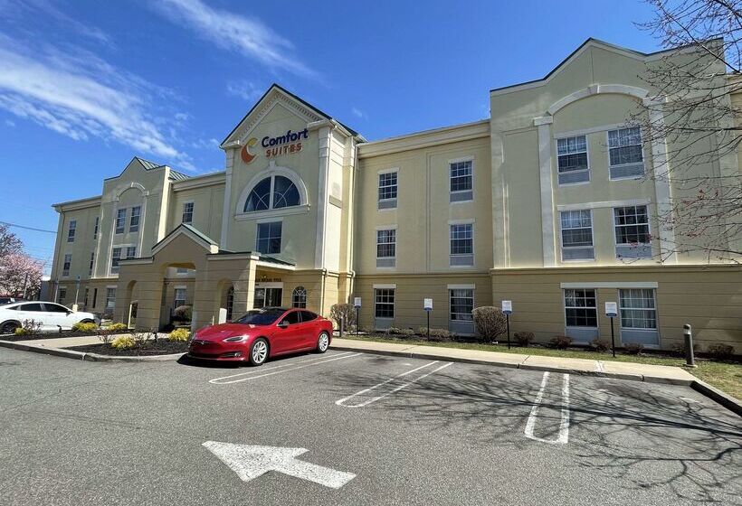 فندق Comfort Suites East Brunswick  South River