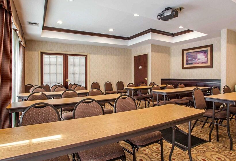 فندق Comfort Suites East Brunswick  South River