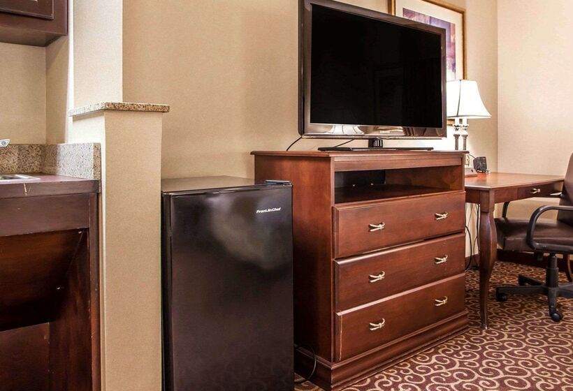فندق Comfort Suites East Brunswick  South River