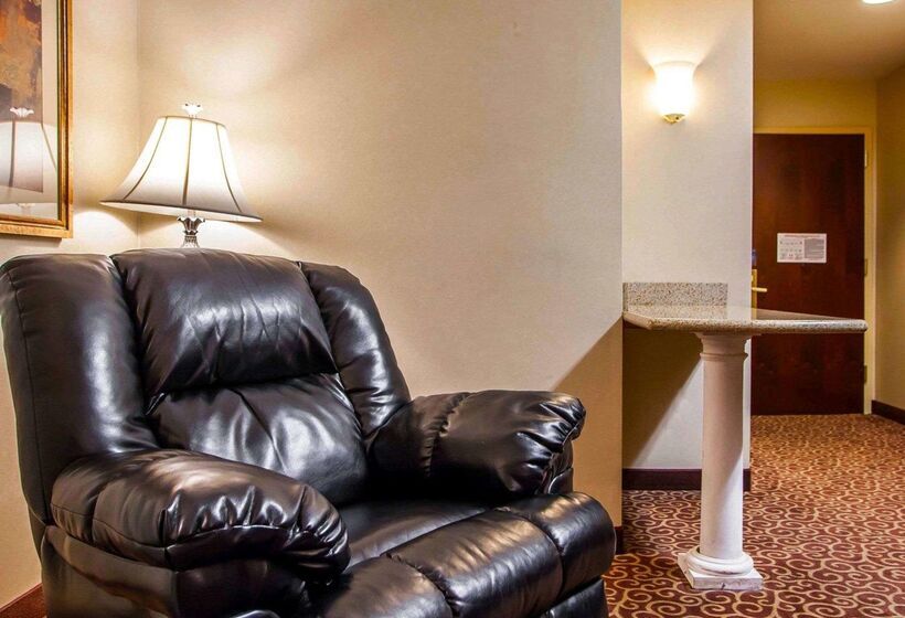 فندق Comfort Suites East Brunswick  South River