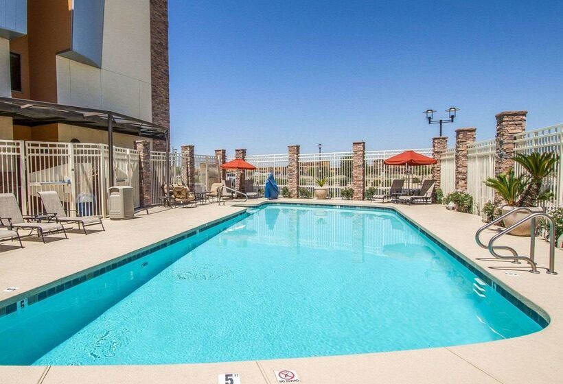 فندق Comfort Suites Glendale   State Farm Stadium Area