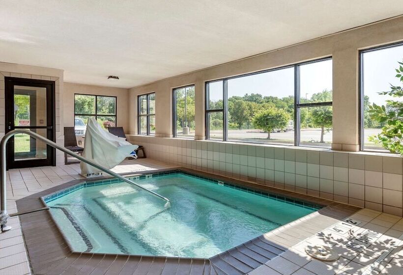 Отель Comfort Suites Grandville   Grand Rapids Sw