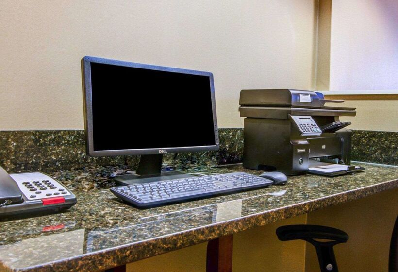 בית מלון כפרי Comfort Suites Northside Hospital Gwinnett