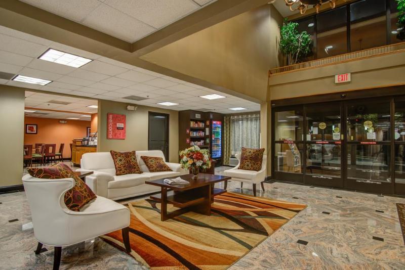 בית מלון כפרי Comfort Suites Northside Hospital Gwinnett